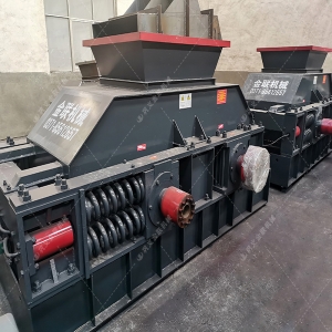 2PG1000x700中大型對輥破碎機設備發貨