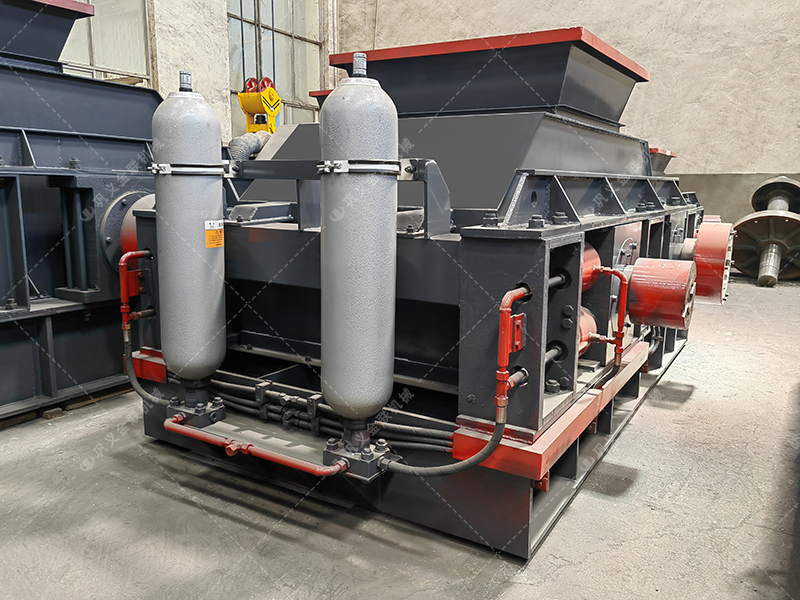 單臺中大型全自動液壓對輥制砂機設備發往河北