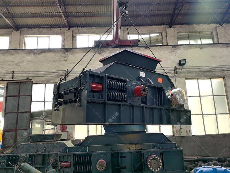 2PG1200x800大型對輥制砂機發往陜西商洛