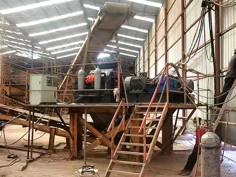 石頭碎成砂子能不能用？液壓對輥制砂機制砂效果怎么樣？