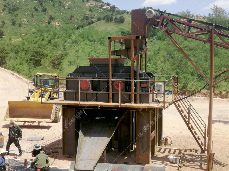 處理礦山廢石料用1510型對(duì)輥制砂機(jī)產(chǎn)能如何? 處理礦山廢石料用1510型對(duì)輥制砂機(jī)產(chǎn)能如何?