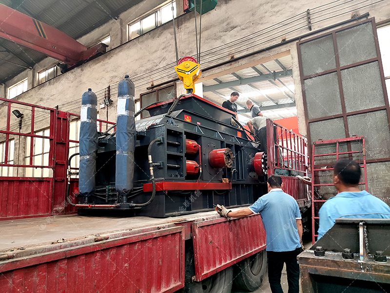 如何通過液壓對輥破碎機實現石英石的2mm準確破碎?