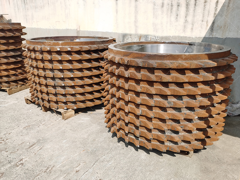 狼牙破碎機(jī)價(jià)格差異分析:從3萬(wàn)到30萬(wàn)該如何選擇? 狼牙破碎機(jī)價(jià)格差異分析:從3萬(wàn)到30萬(wàn)該如何選擇?