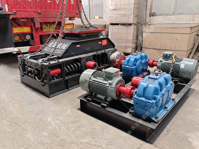 面對(duì)大塊高硬度的原煤與煤矸石,雙齒輥破碎機(jī)憑什么能“啃”得動(dòng)? 面對(duì)大塊高硬度的原煤與煤矸石,雙齒輥破碎機(jī)憑什么能“啃”得動(dòng)?